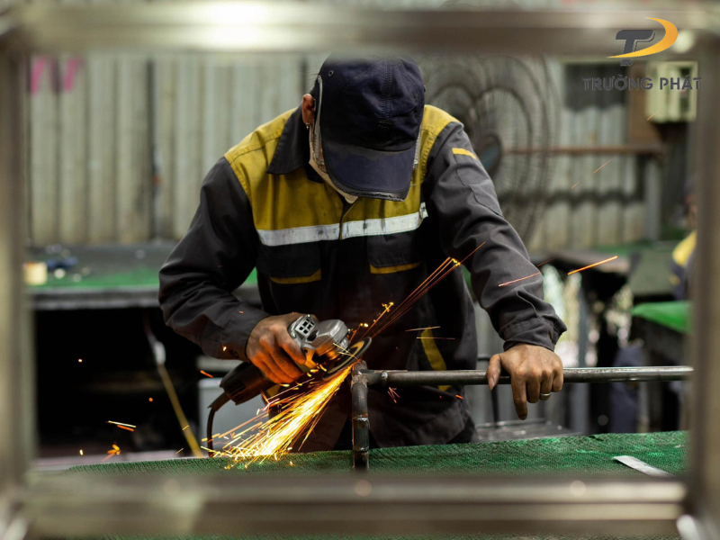 cua-dai-sanh-khung-inox-hien-dai-ds03